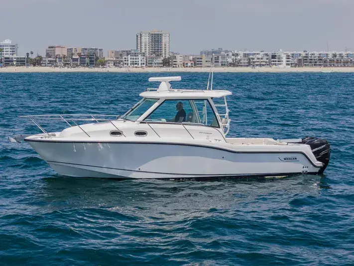 2015 Boston Whaler 315 conquest