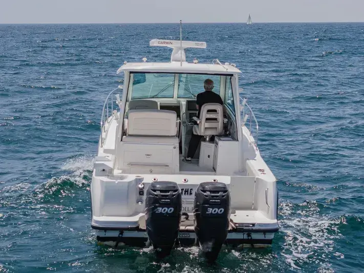 2015 Boston Whaler 315 conquest