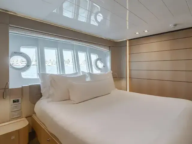 Ferretti Yachts 96