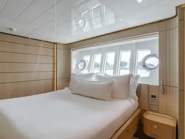 Ferretti Yachts 96