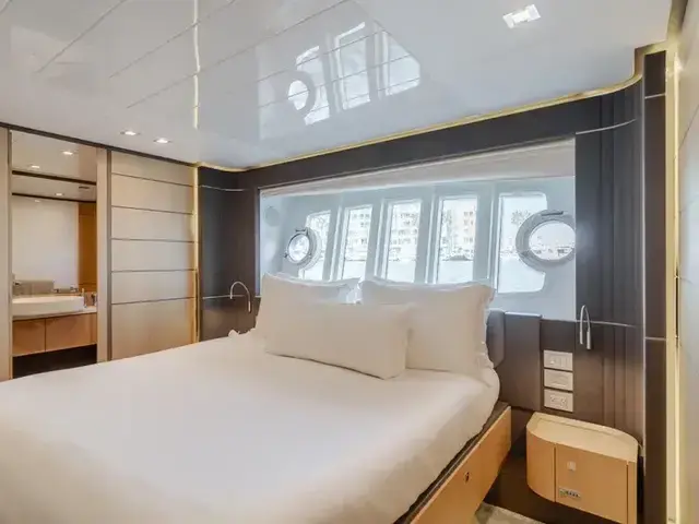 Ferretti Yachts 96