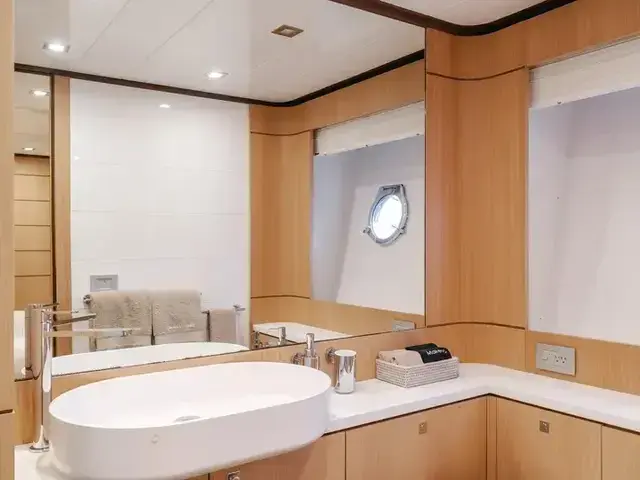 Ferretti Yachts 96