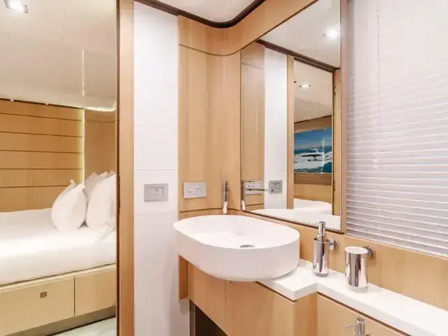 Ferretti Yachts 96