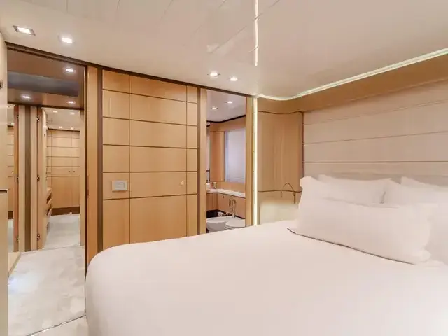 Ferretti Yachts 96