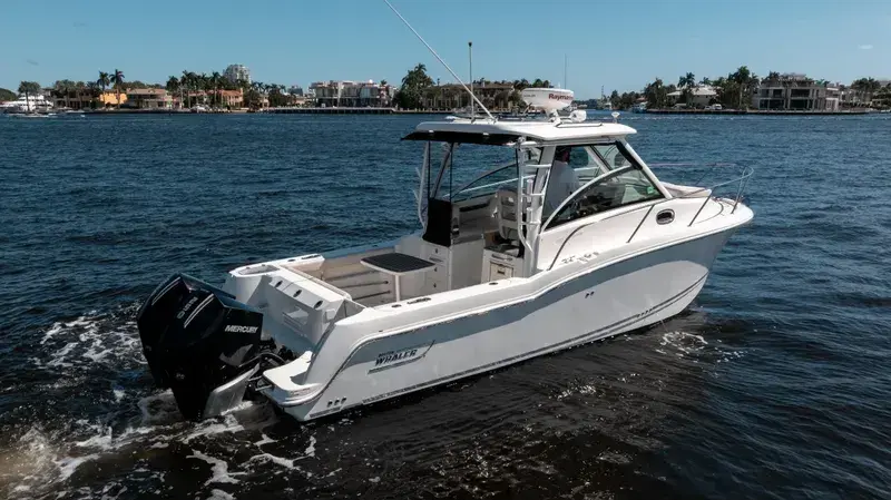 2022 Boston Whaler 285 conquest