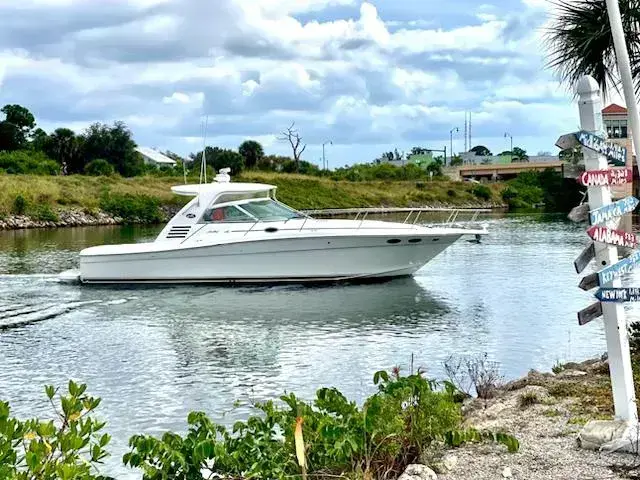 Sea Ray 370 Express Cruiser