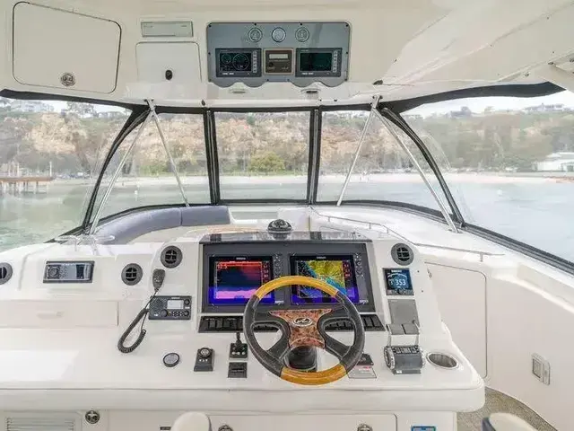 Sea Ray 550 Sedan Bridge