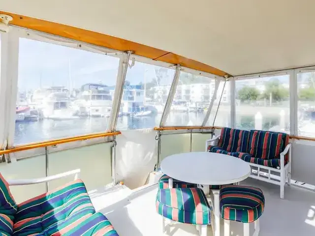 Uniflite 42 Aft Cabin