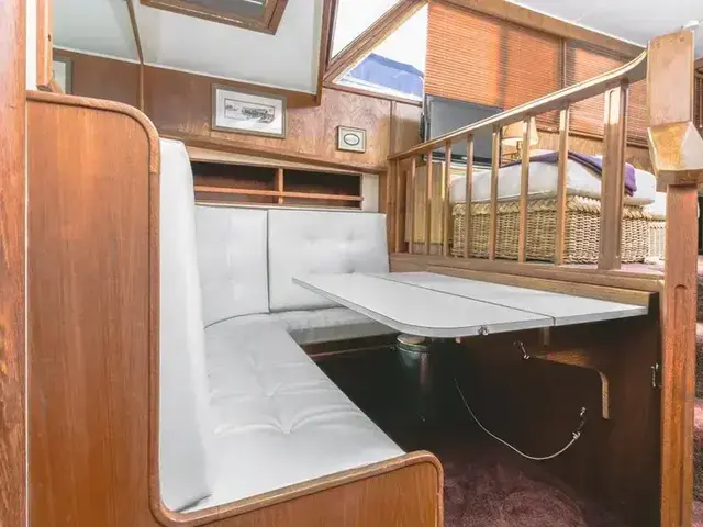 Uniflite 42 Aft Cabin