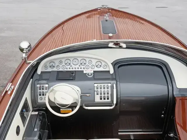 Riva 33