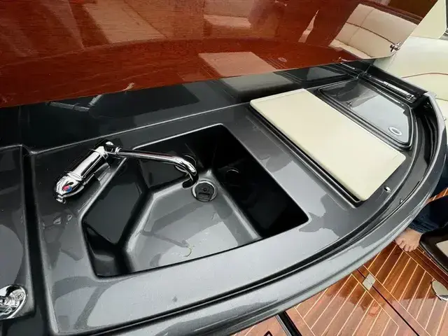 Riva 33