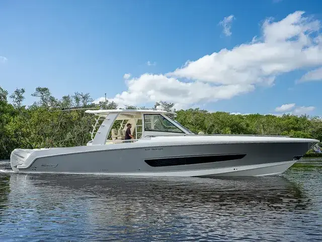 Boston Whaler 420 Outrage