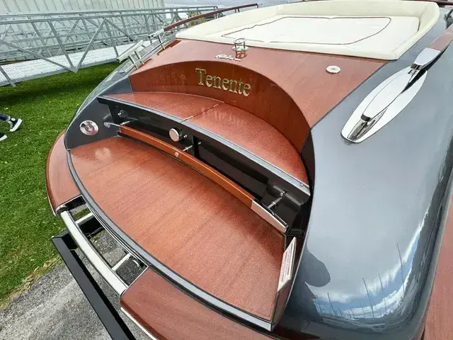 Riva 33