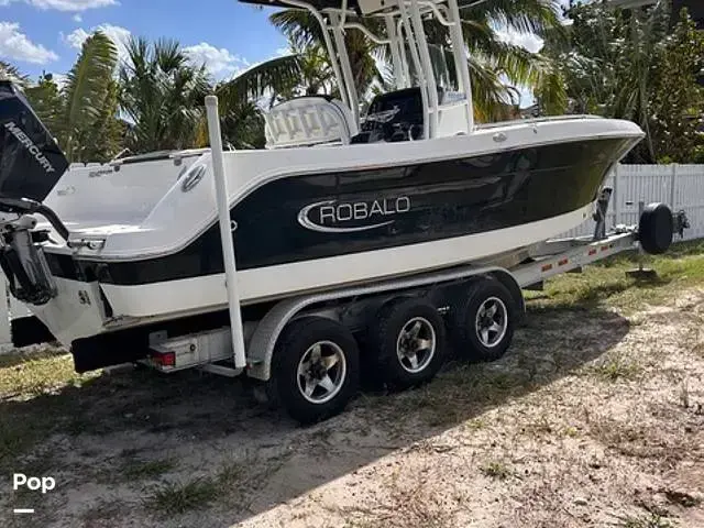 Robalo R242 Explorer