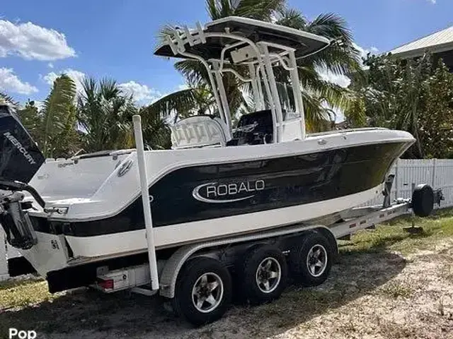 Robalo R242 Explorer