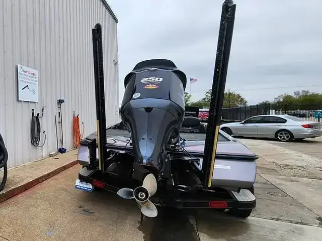 Skeeter ZX250