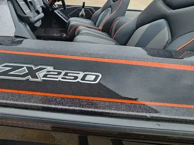 Skeeter ZX250