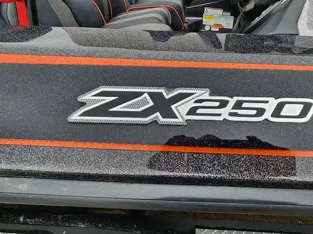 Skeeter ZX250