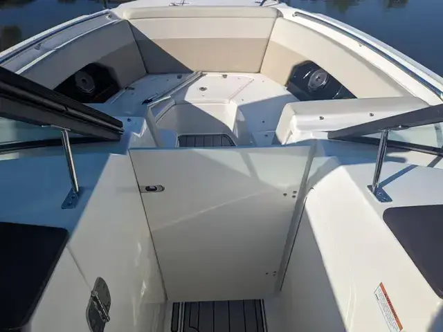 Boston Whaler 24 Vantage