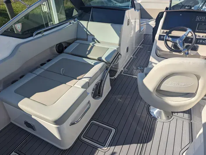 2022 Boston Whaler 240 vantage