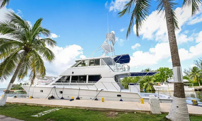 2000 Hatteras 82