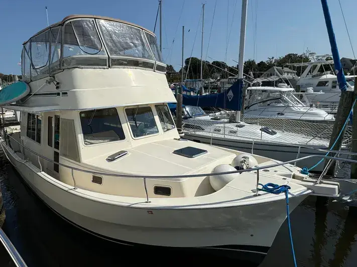 2005 Mainship 400 trawler