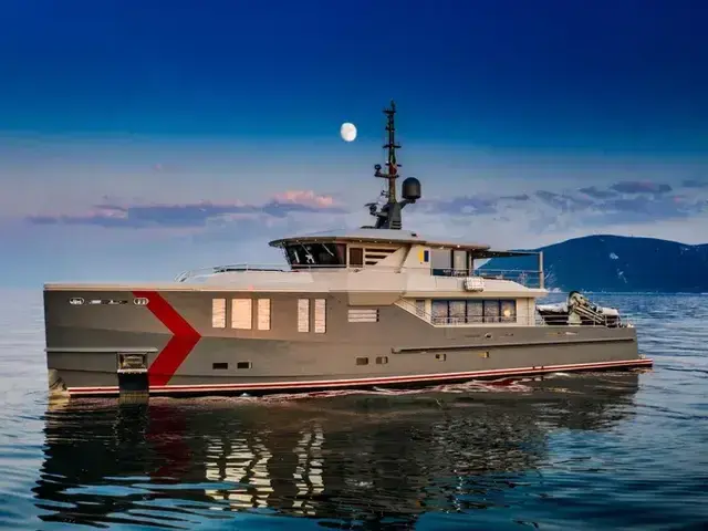 M Yachts 300-1