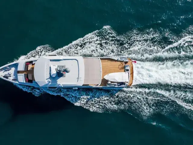 M Yachts 300-1