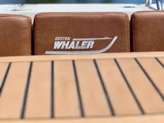 Boston Whaler 32