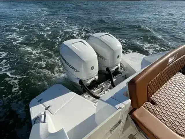 Boston Whaler 32