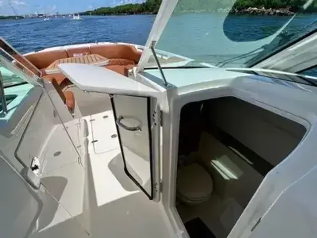 Boston Whaler 32