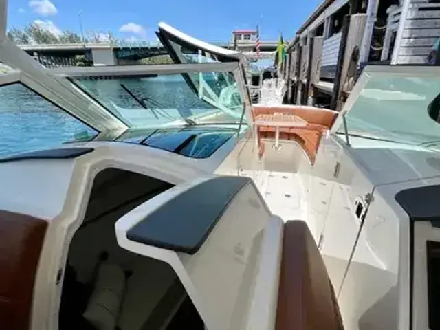 Boston Whaler 32