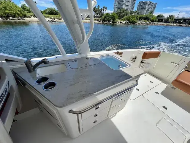 Boston Whaler 32