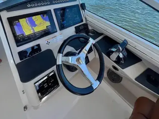 Boston Whaler 32