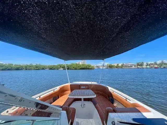 Boston Whaler 32