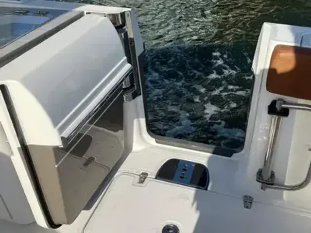 Boston Whaler 32