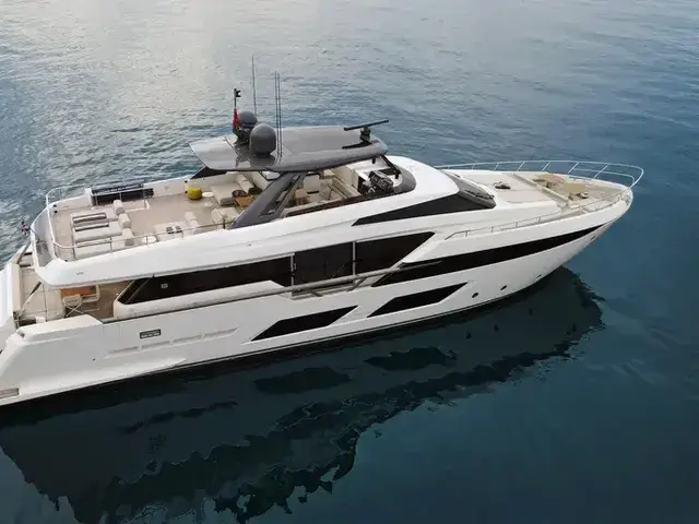 Ferretti Yachts 920