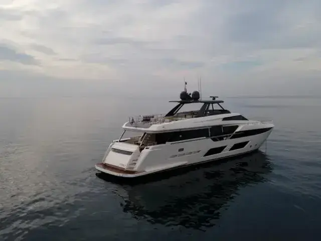 Ferretti Yachts 920