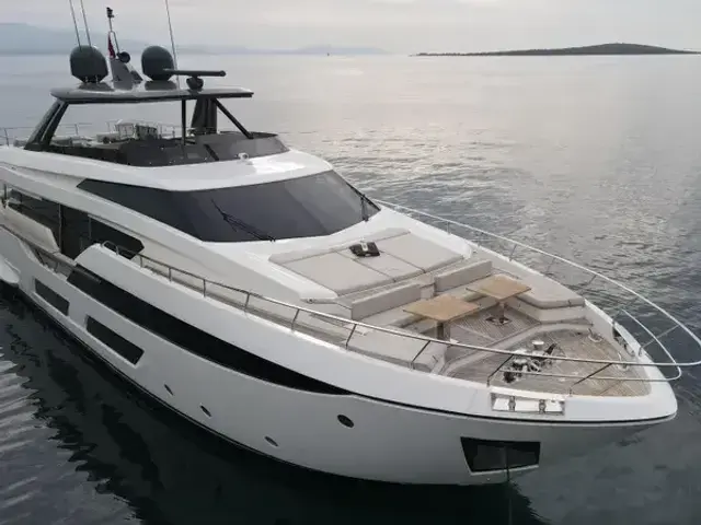 Ferretti Yachts 920