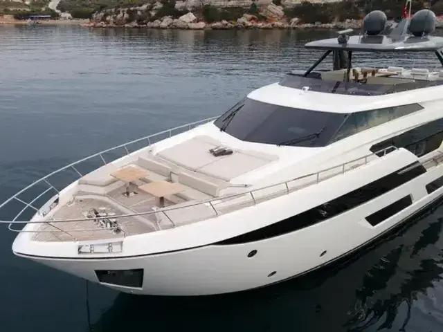 Ferretti Yachts 920