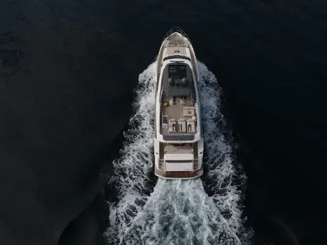 Ferretti Yachts 920