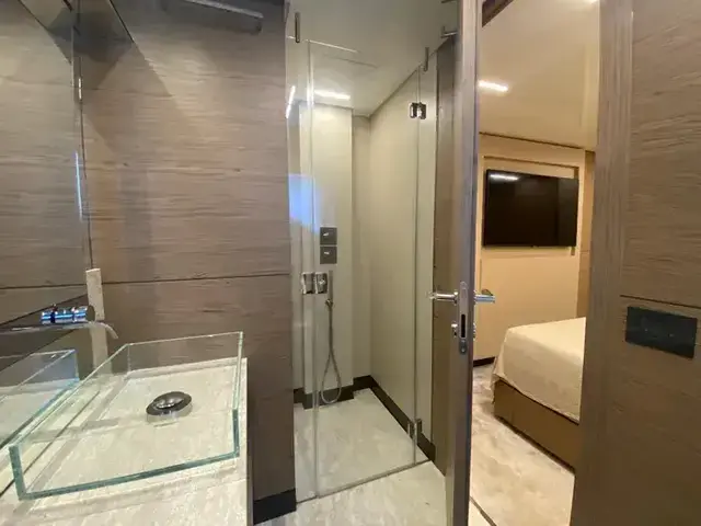 Ferretti Yachts 920