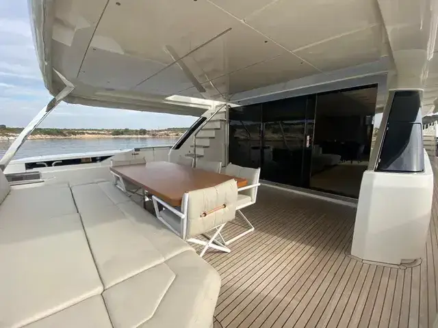 Ferretti Yachts 920