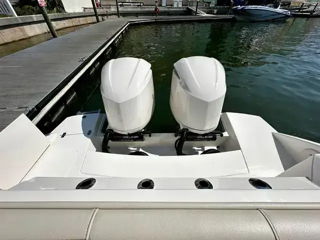 Cobia 330 Dc