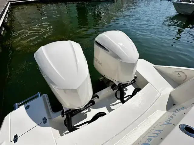 Cobia 330 Dc