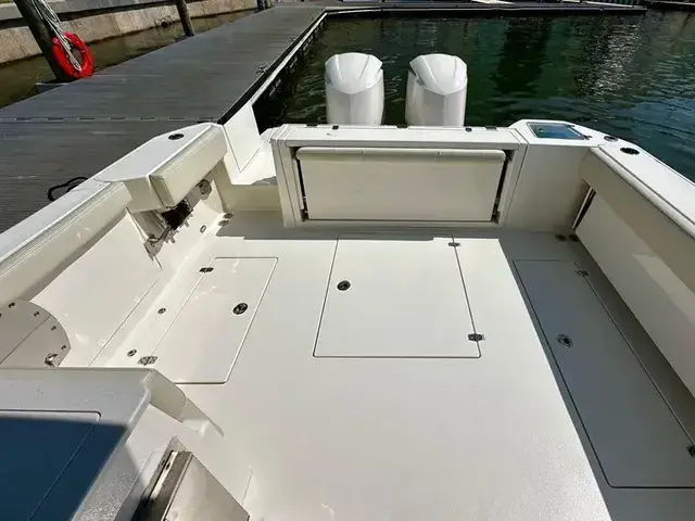 Cobia 330 Dc