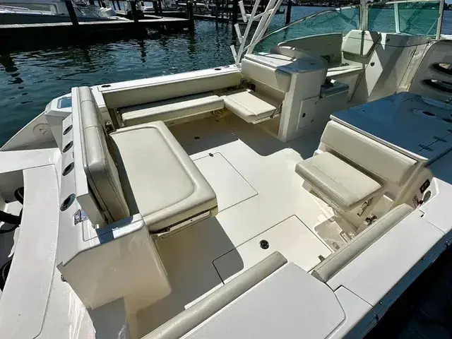 Cobia 330 Dc