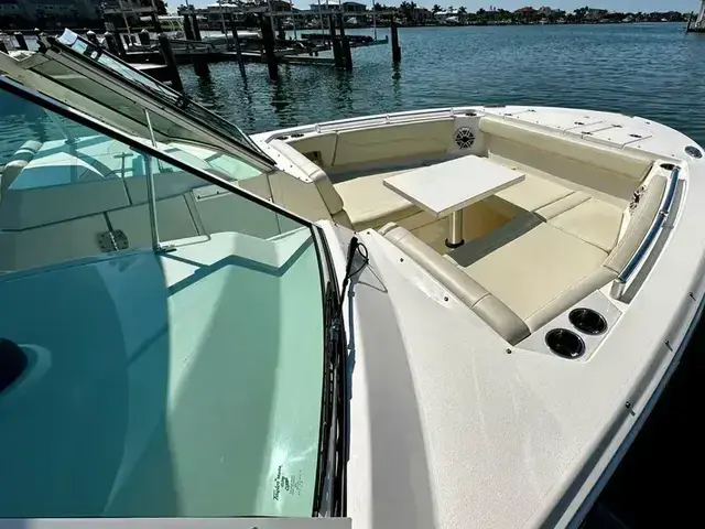 Cobia 330 Dc