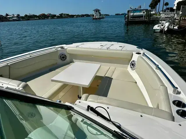 Cobia 330 Dc