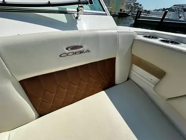 Cobia 330 Dc